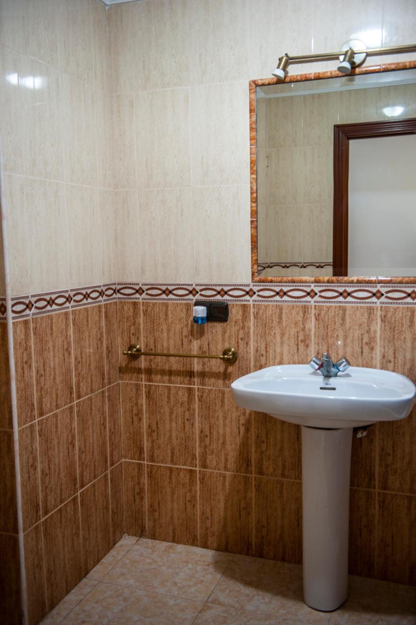 Hostal Las Palomas 卢塞纳 外观 照片
