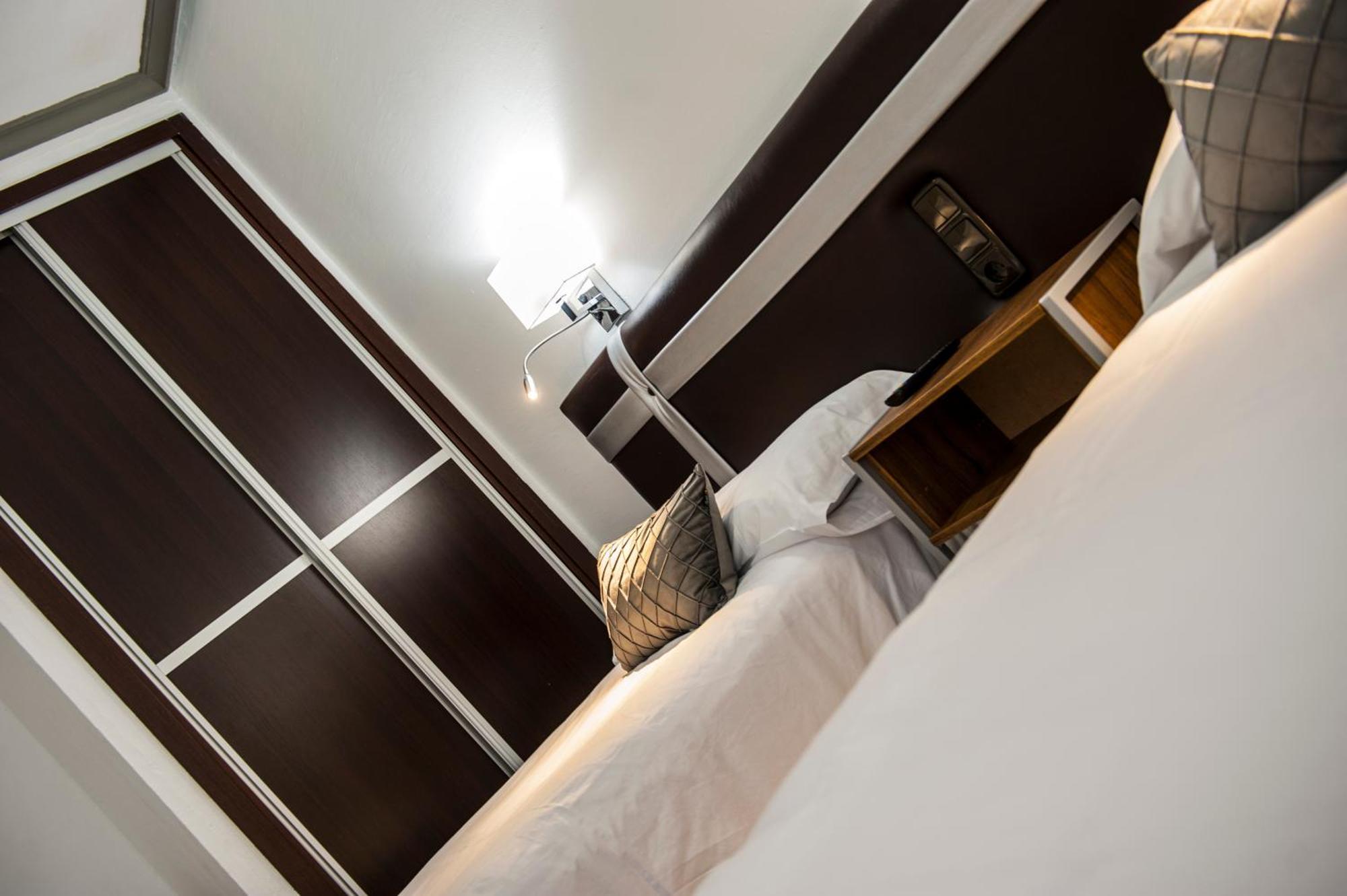 Hostal Las Palomas 卢塞纳 外观 照片