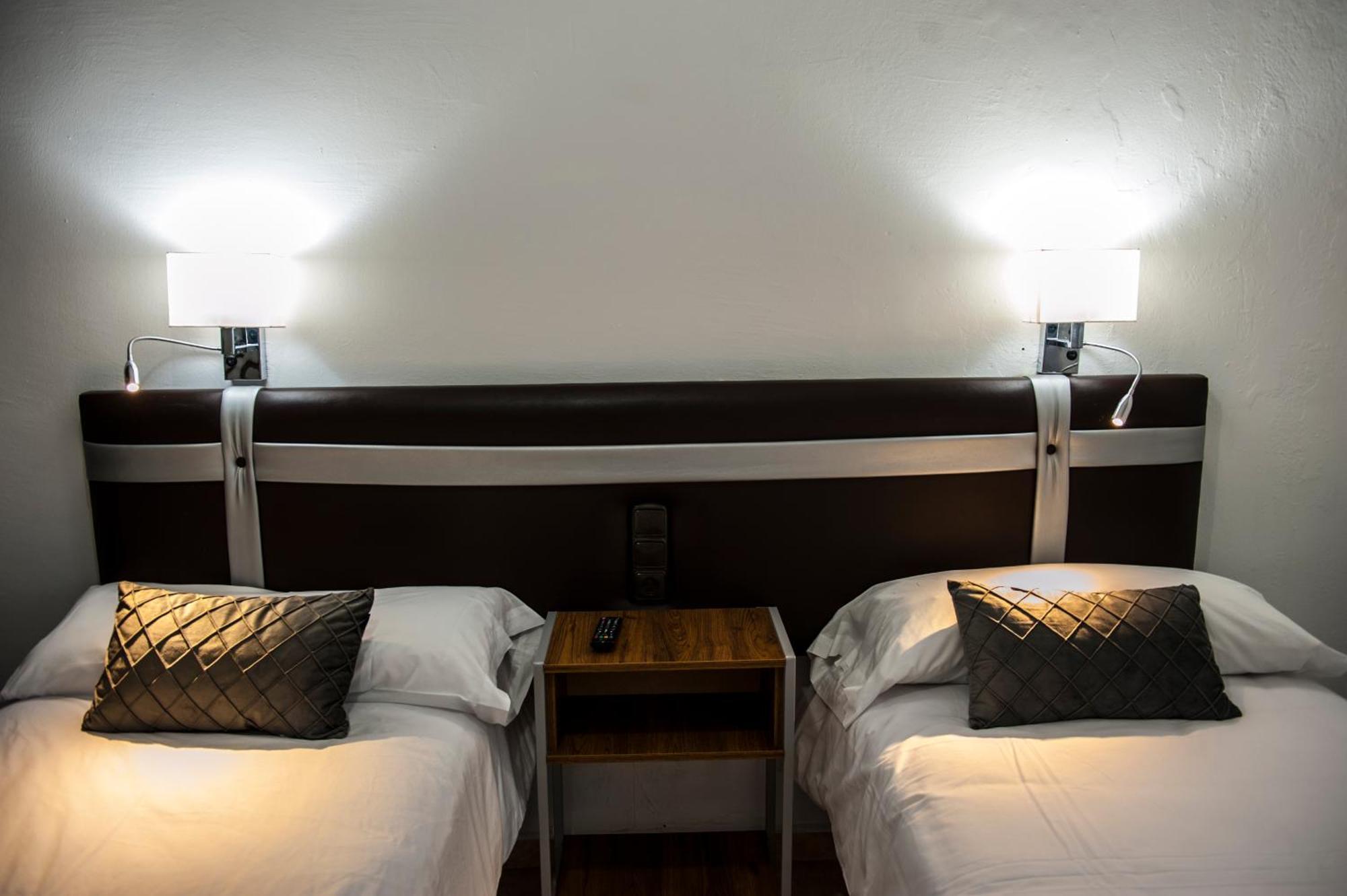 Hostal Las Palomas 卢塞纳 外观 照片
