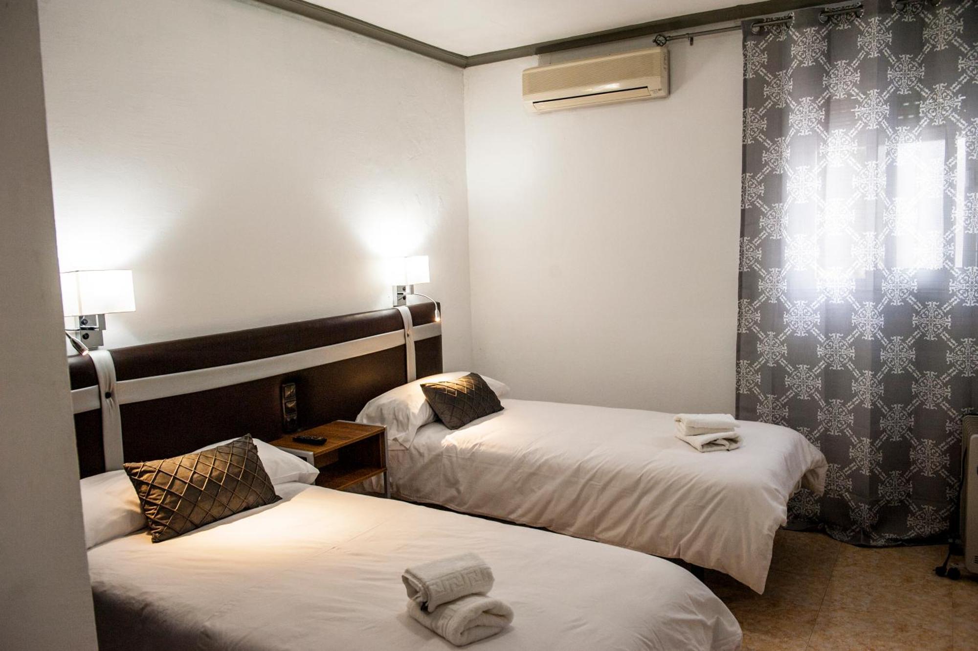 Hostal Las Palomas 卢塞纳 外观 照片